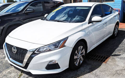 2020 Nissan Altima for sale at SUPERAUTO AUTO SALES INC in Hialeah FL