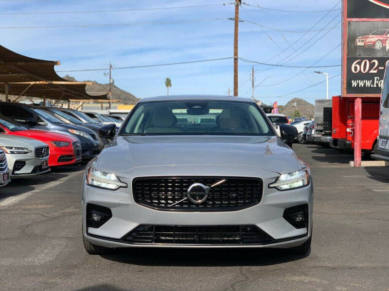2023 Volvo S60 B5 Plus Dark Theme