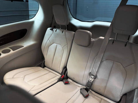 2017 Chrysler Pacifica Touring-L Plus