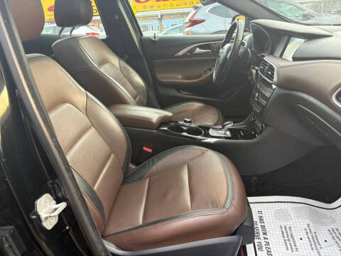 2017 Infiniti QX30 Premium