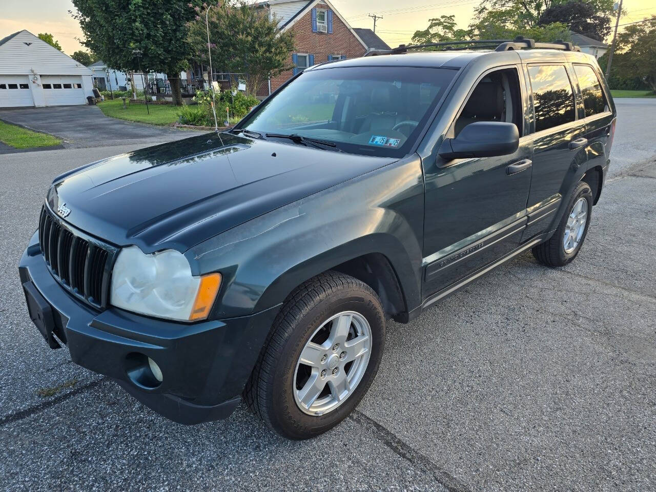 2005 Jeep Grand Cherokee for sale at QUEENSGATE AUTO SALES in York, PA