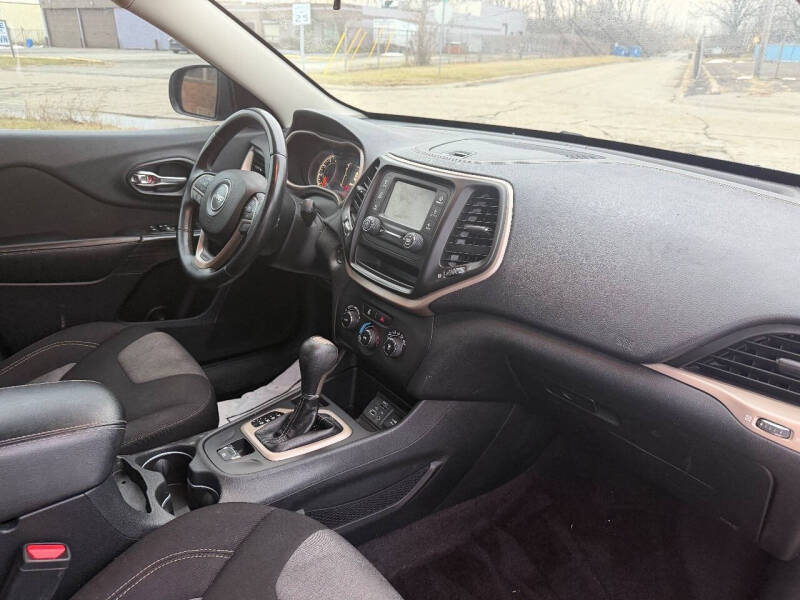 2016 Jeep Cherokee Sport