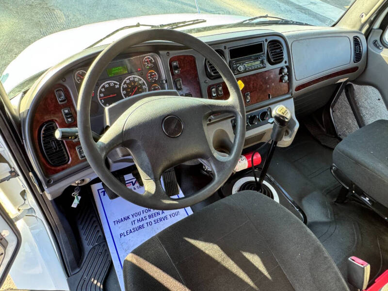 2017 Freightliner M2 106