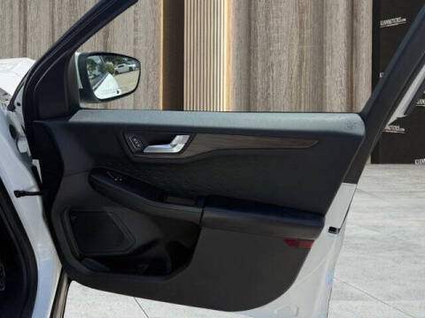 2020 Ford Escape Hybrid Titanium