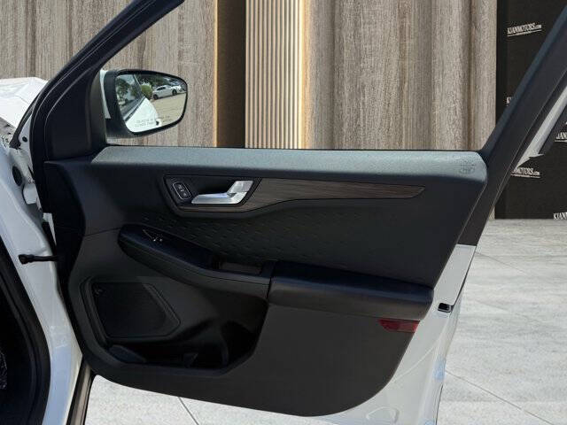 2020 Ford Escape Hybrid Titanium