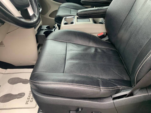 2016 Chrysler Town and Country Touring