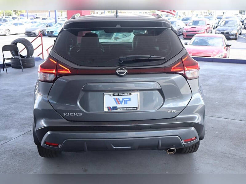 2022 Nissan Kicks SR