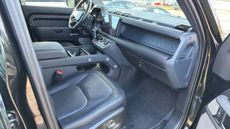 2024 Land Rover Defender 130 P400 X-Dynamic SE