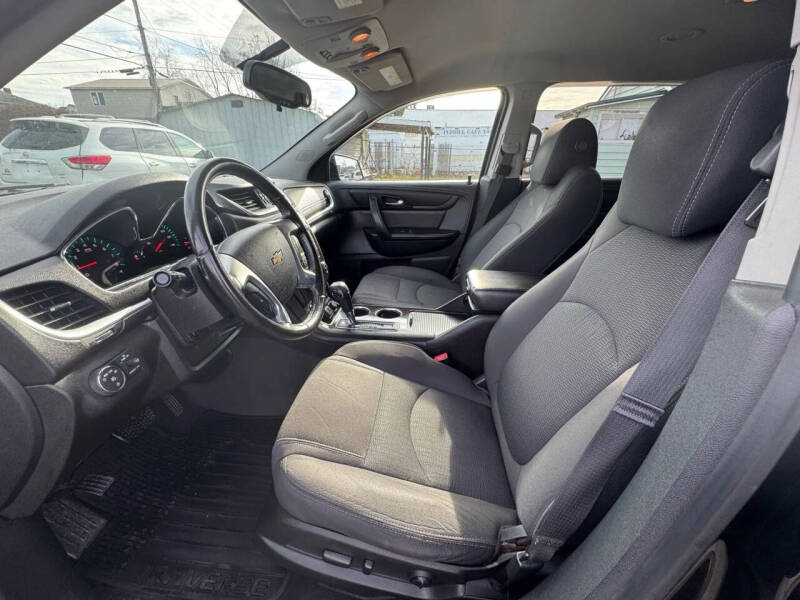 2017 Chevrolet Traverse LT