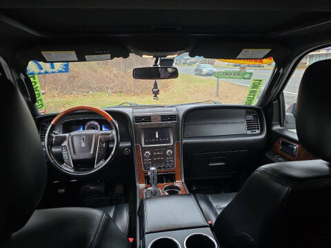 2017 Lincoln Navigator Select