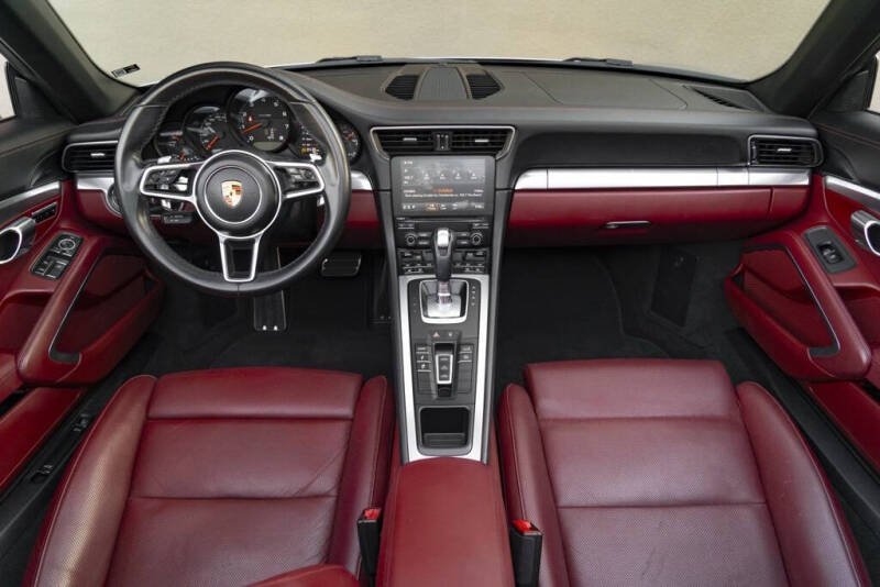 2019 Porsche 911 Carrera