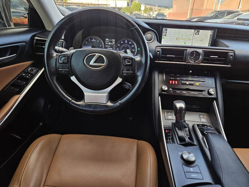 2017 Lexus IS 200t