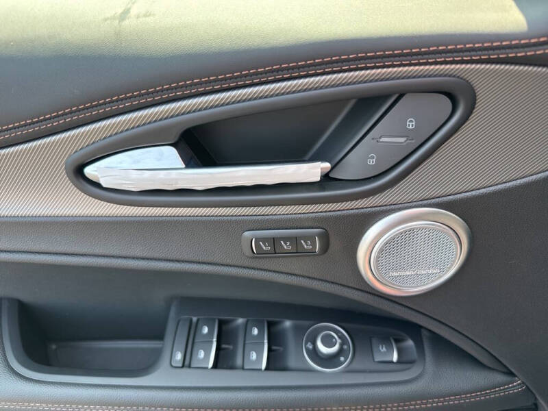 2025 Alfa Romeo Stelvio Intensa