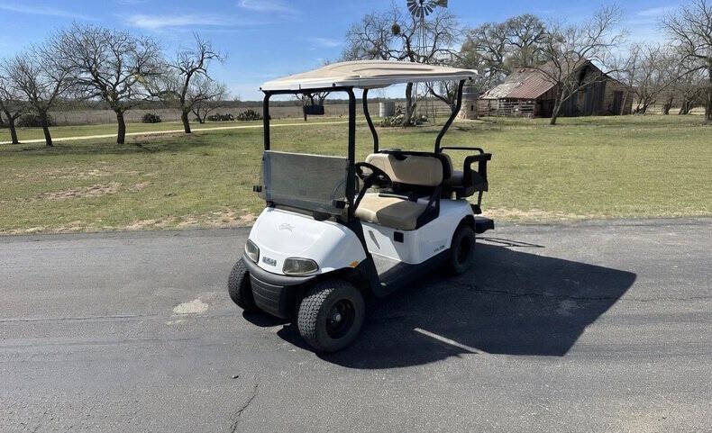 2018 E-Z-GO Valor