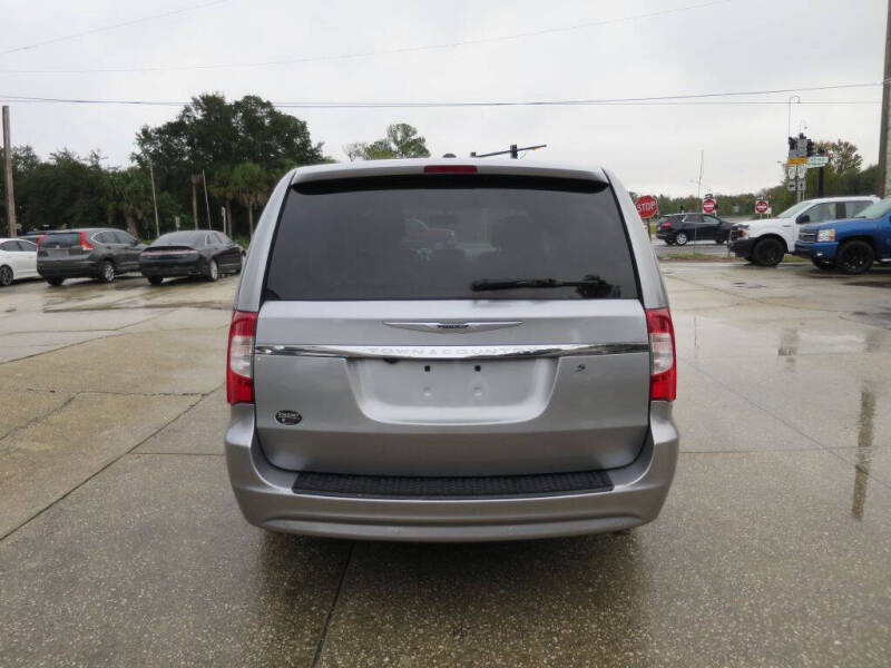 2016 Chrysler Town and Country S