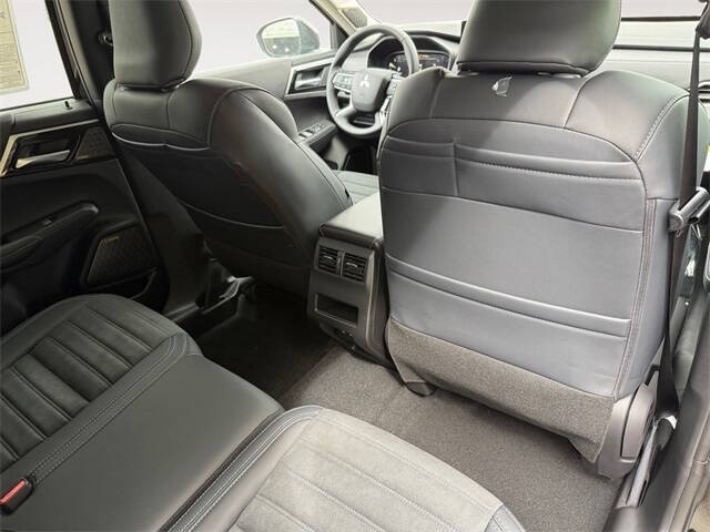 2025 Mitsubishi Outlander SE