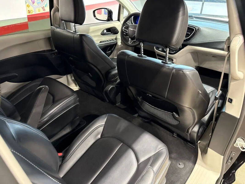 2024 Chrysler Pacifica Plug-In Hybrid Select