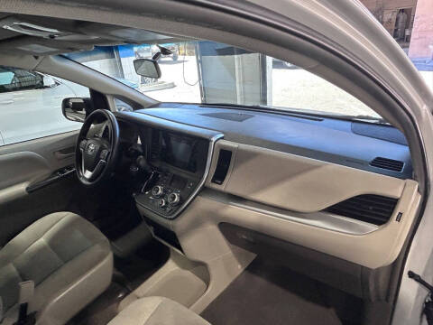 2017 Toyota Sienna L 7-Passenger