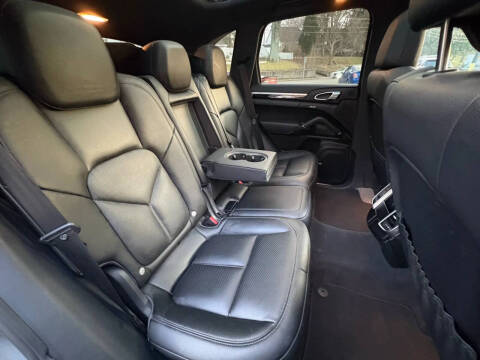 2018 Porsche Cayenne Platinum Edition