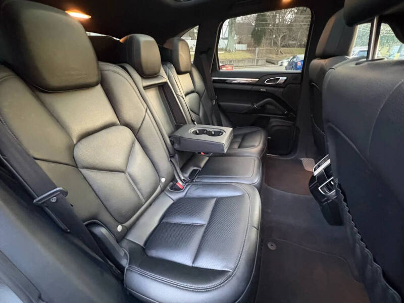 2018 Porsche Cayenne Platinum Edition