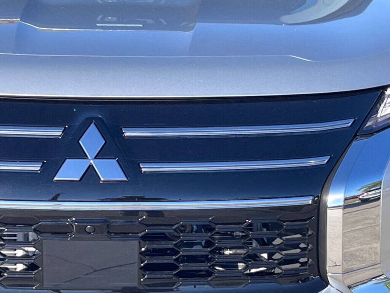 2026 Mitsubishi Outlander ES