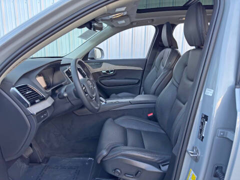 2024 Volvo XC90 Recharge T8 Ultimate Bright Theme 7P