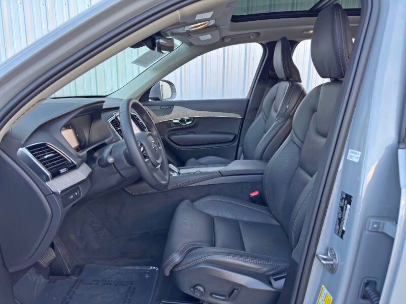 2024 Volvo XC90 Recharge T8 Ultimate Bright Theme 7P