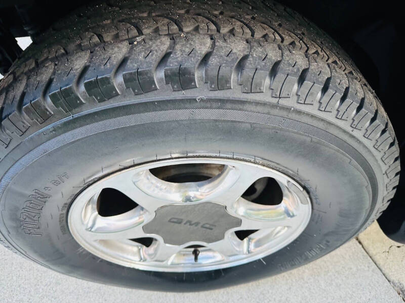 2002 GMC Yukon XL Denali