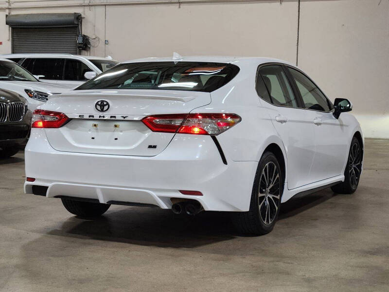 2020 Toyota Camry SE