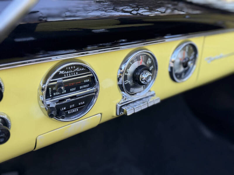 1955 Ford Sunliner