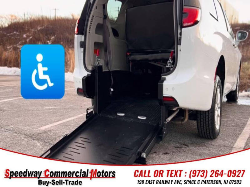 2022 Chrysler Pacifica for sale at Speedway Commercial Motors in Paterson NJ