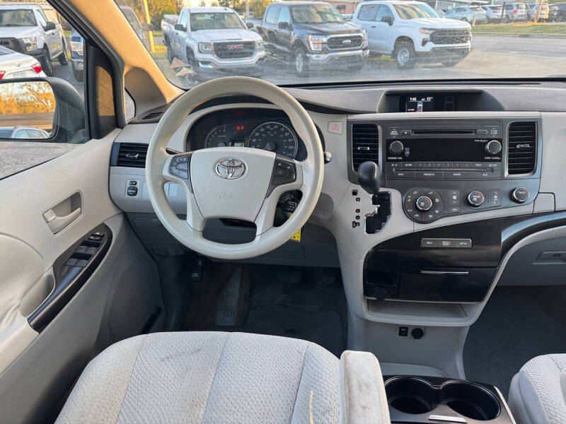 2011 Toyota Sienna LE 8-Passenger