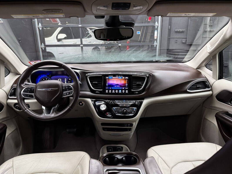 2017 Chrysler Pacifica Touring-L Plus