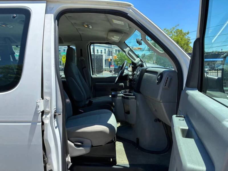 2013 Ford E-Series E-350 SD XLT