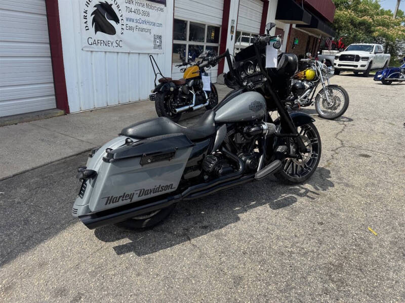 2010 Harley-Davidson FLHX -