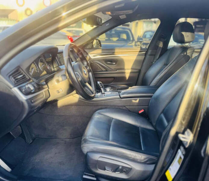 2015 BMW 5 Series 528i