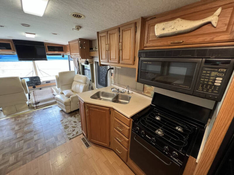 2000 Winnebago Adventurer