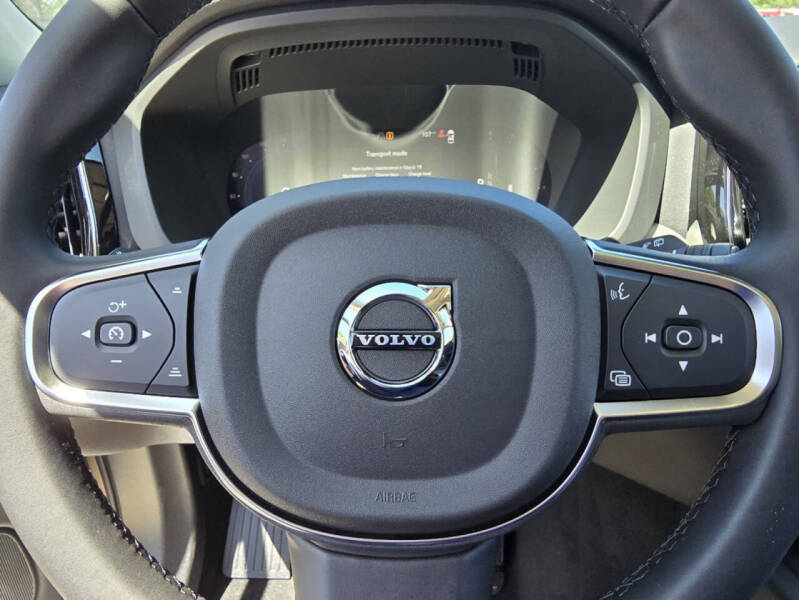 2025 Volvo XC60 B5 Core Dark Theme