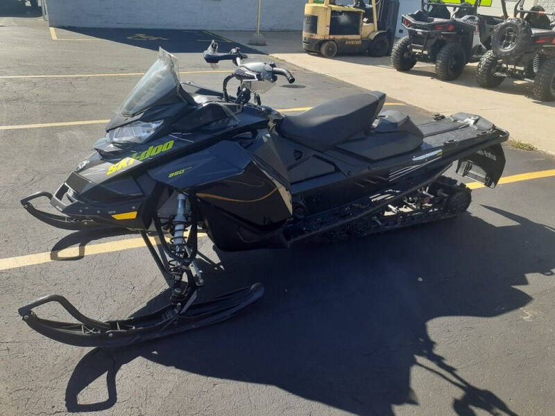 2018 Ski-Doo Renegade® Adrenaline Rips