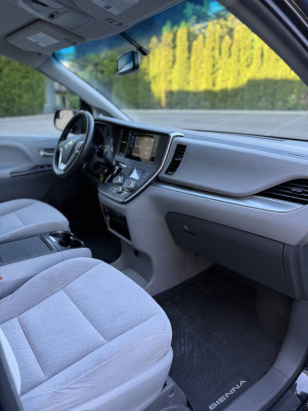 2017 Toyota Sienna LE 7-Passenger
