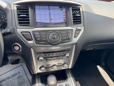 2017 Nissan Pathfinder SL