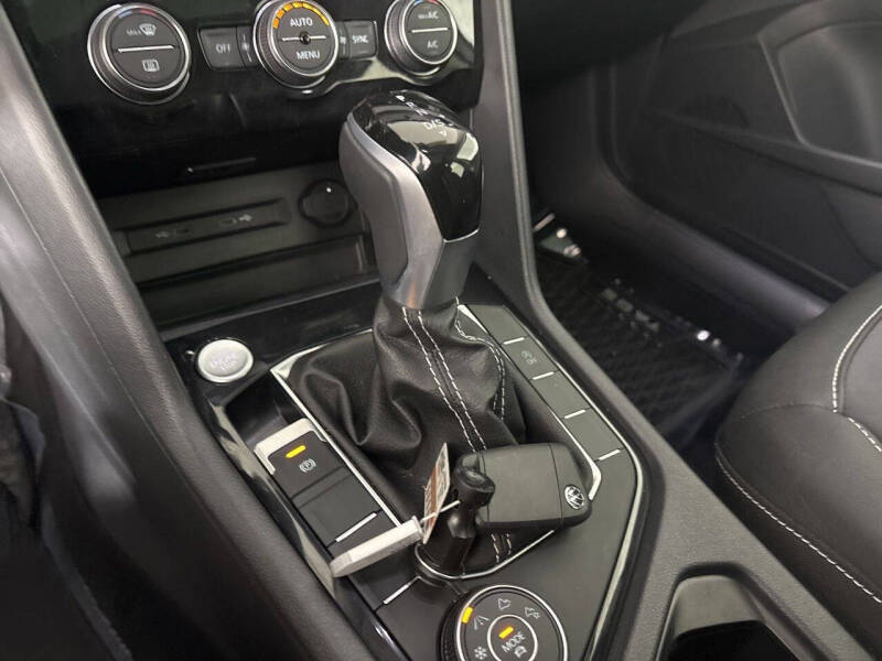 2024 Volkswagen Taos SE 4Motion