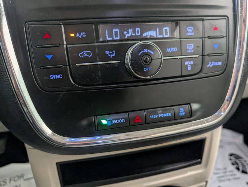 2013 Chrysler Town and Country Touring