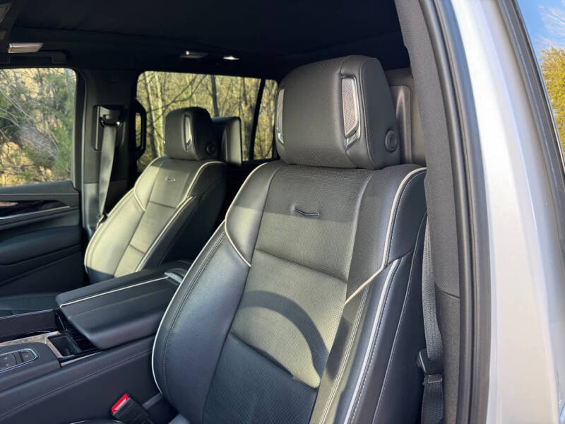 2023 Cadillac Escalade ESV Sport