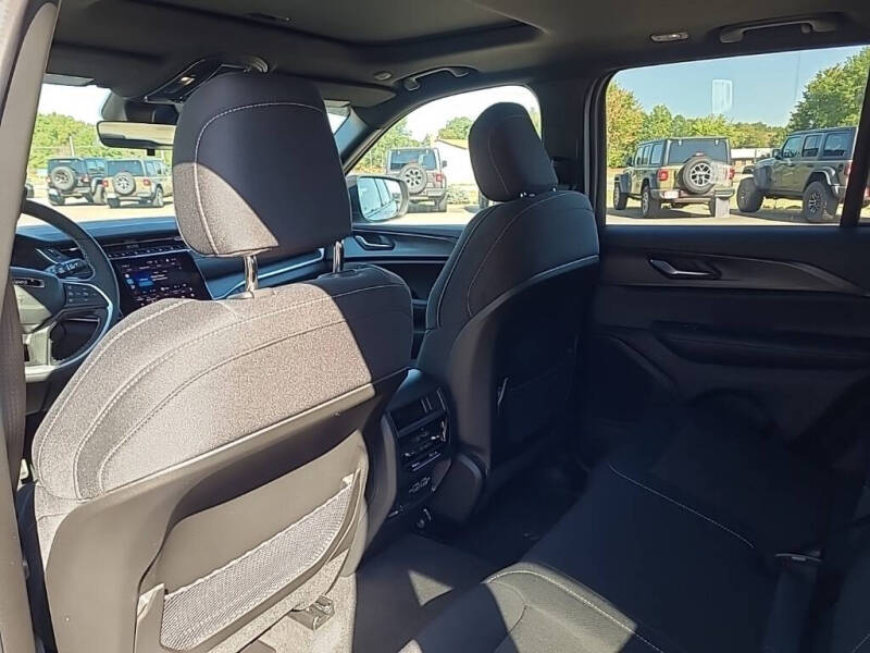 2025 Jeep Grand Cherokee Laredo X