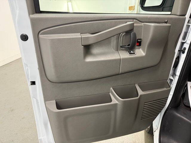 2025 Chevrolet Express LS 3500