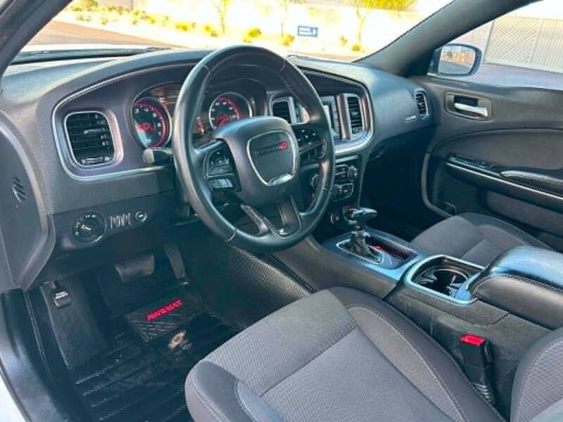 2017 Dodge Charger SE