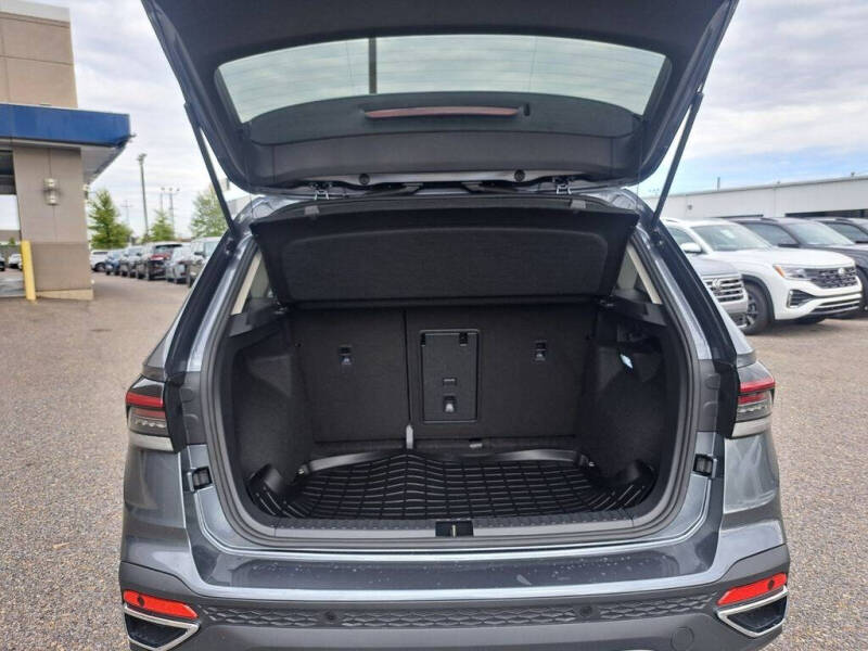 2026 Volkswagen Taos SE