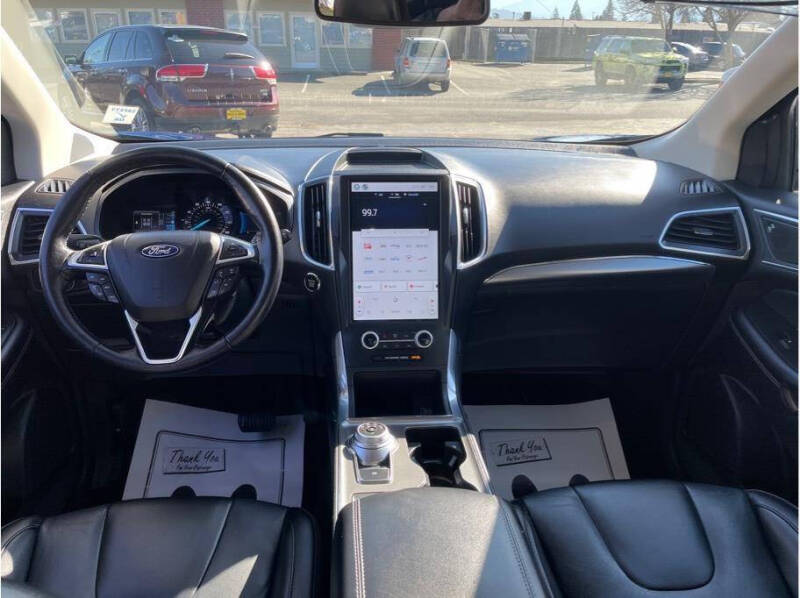 2022 Ford Edge Titanium