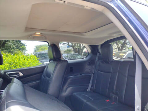 2017 Nissan Pathfinder SL